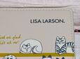 表紙には「LISA LARSON」のロゴ入り