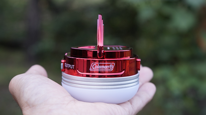 さすがコールマン。「スマホも充電できる」LEDランタンが想像以上に