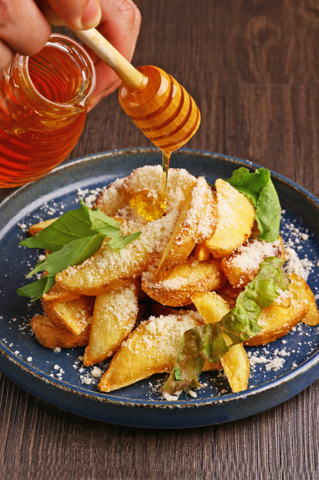 「窯焼きのナポリピッツァが食べ放題」＜期間：2026年2月21日〜＞【圧倒的コスパ！天王寺のチーズミートに「全90種の熱々チーズ＆ピッツァ食べ放題ランチ」が土日祝限定で登場！】