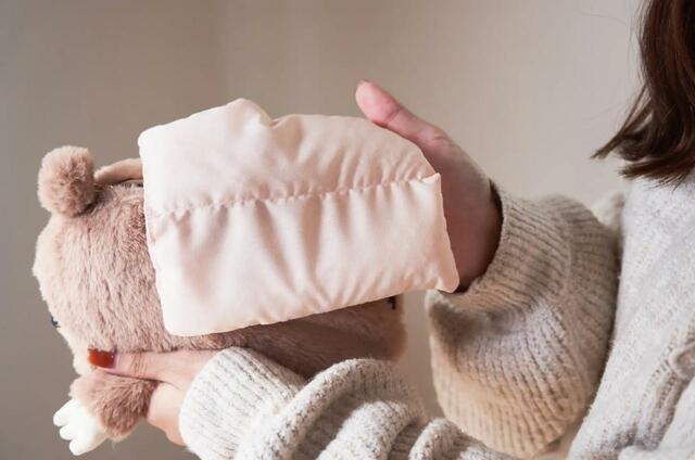 「ふんばるずウォーマー」STEP1.ふんばるずウォーマーからビーズ袋を取り出します