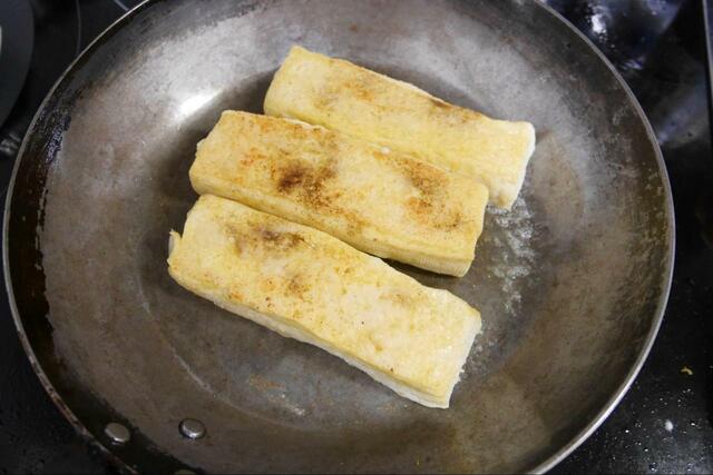 【豆腐ステーキ】こんがりと焼きましょう