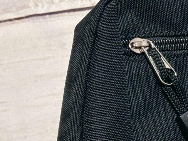 素材はポリエステル。厚手で丈夫な生地