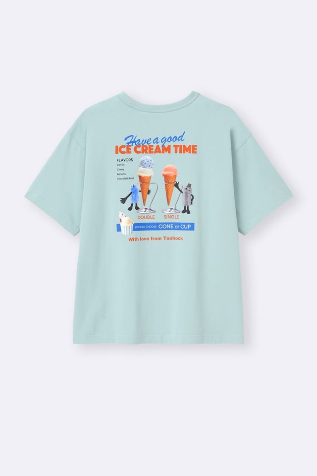 【GU×パペットスンスン】「グラフィックT パペットスンスン」1,490円/バックプリントにアイスクリームショップのメニュー表をデザイン