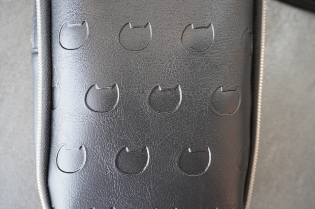 ネコ型の型押し