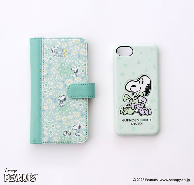 【PEANUTS×Afternoon Teaの新シリーズ】マルチフォンケース ¥3,960、フォンケース(iPhone7/8/SE(第2世代・第3世代)) ¥3,080