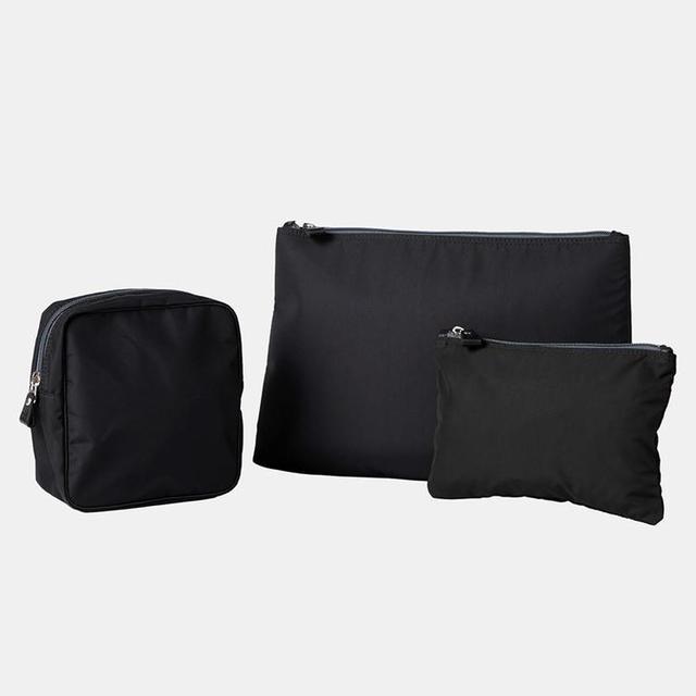 【ベビーキャリア】ミルクやおむつなどが入る3種類の「ポーチセット」ネイビー／ブラック　各6,800円（税込）