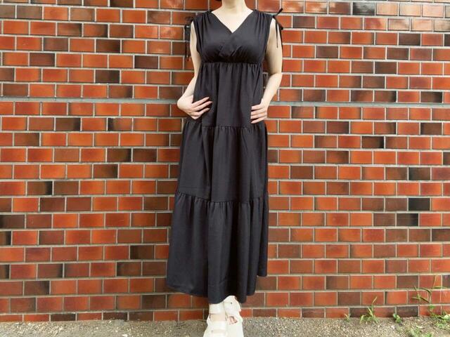 体型にもよりますが、ノースリーブにしたほうがすっきり見えしているような?