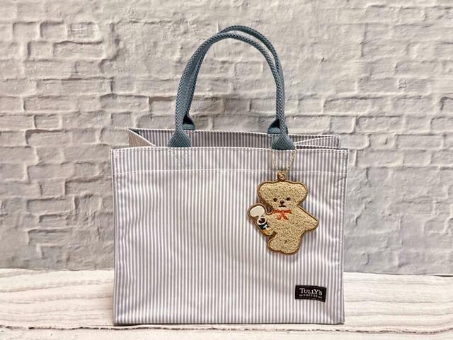 タリーズコーヒー夏限定の福袋【29th Anniversary Happy Bag】限定トートバッグにつけた「ベアフル サガラ刺繍チャーム」サイズ：約 縦9.2×横7.9cm［最大］
