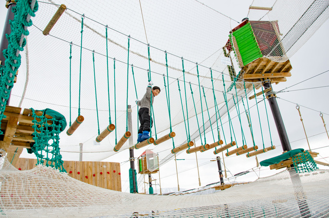 アミダス｜栂池高原スキー場「白馬つがいけSNOW WOW！」（スノーウェア提供：ISBJÖRN）