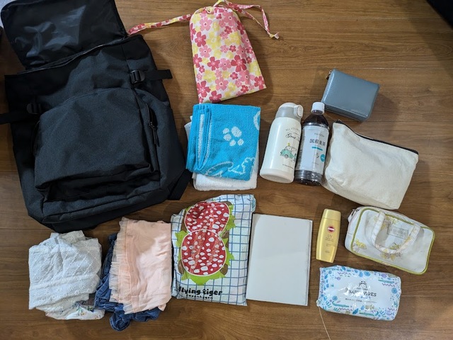 【無印良品　肩の負担を軽くする 撥水上から開くリュックサック】子ども2人分の着替えやオムツ、雨具、タオル、水筒、レジャーシートなども余裕で入りました！