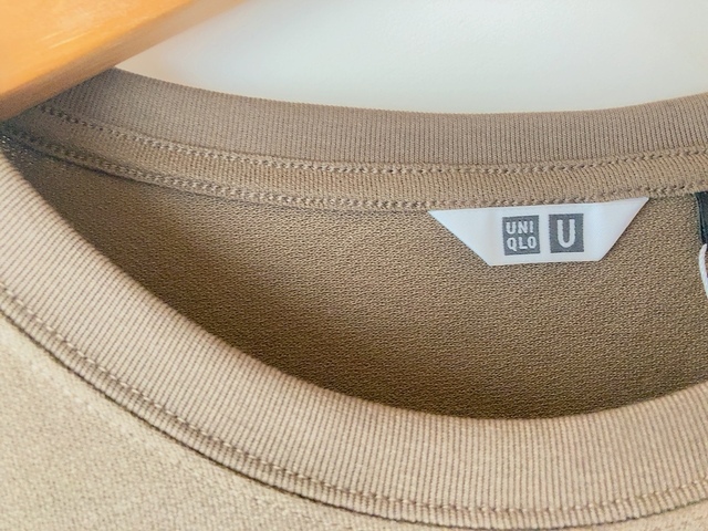 【UNIQLO U クレープコットンスナップワンピース(半袖)】カラーはブラック、ダークブラウン、イエロー、ブルーの4種類