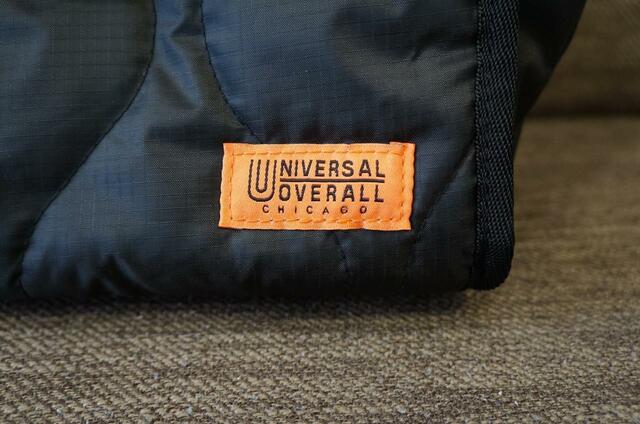 【UNIVERSAL OVERALL 2WAY キルティングバッグ BOOK】オレンジのロゴがアクセント