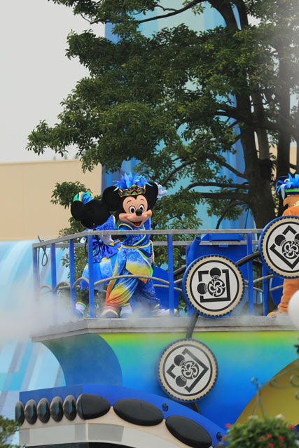 ずぶ濡れエンターテイメント「雅涼群舞」／TDL「ディズニー夏祭り」2015（撮影：YOSHI）