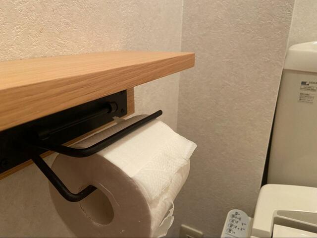 【無印良品 壁につけられる家具 棚／ダブルアーム アイアン トイレットペーパーホルダー】DIY後。完成！