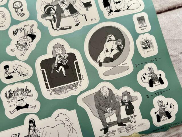 筆者イチオシ、椅子で眠るアーニャ＆ボンド♪