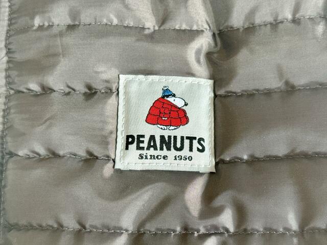 前面中央にスヌーピーの刺繍タグ付きのデザイン♪