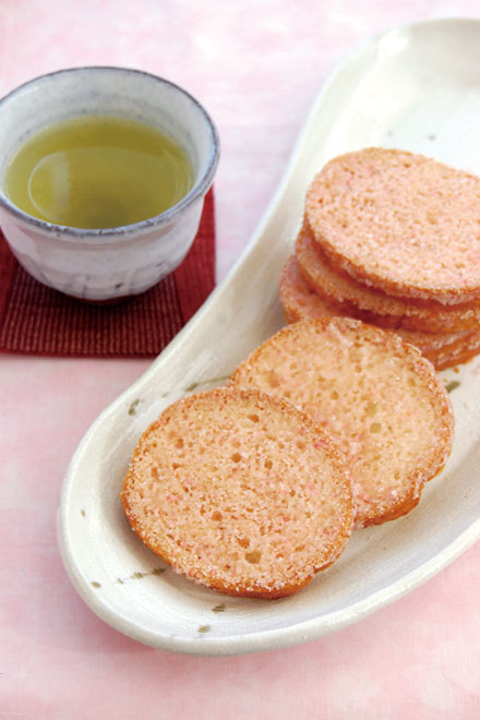 「治一郎のラスク 桜」10枚入360円（税別）／クーヘンスタジオ治一郎 吉祥寺パルコ店〈東京  吉祥寺〉