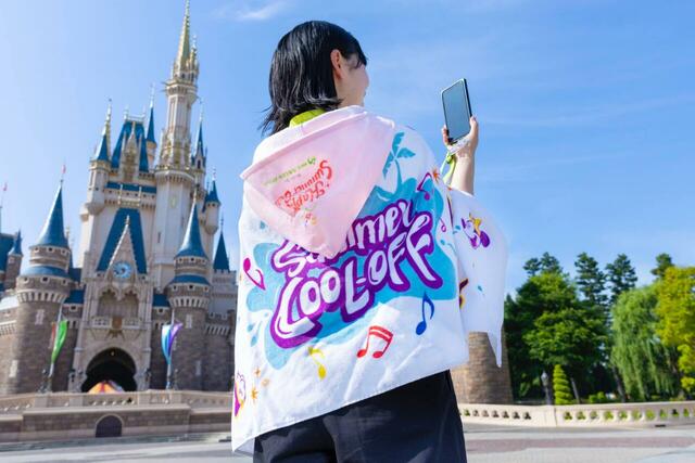 東京ディズニーリゾート スペシャルイベント「サマー・クールオフat Tokyo Disney Resort」Mrs. GREEN APPLEコラボグッズ|販売店舗:東京ディズニーランド「ディズニー&カンパニー」、東京ディズニーシー「エンポーリオ」|発売日:2025年7月24日(木)