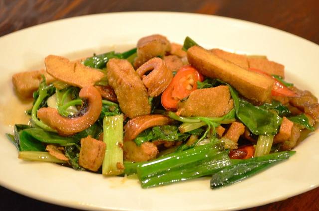 新竹県の客家居住区で食べた客家小炒。揚げた豆腐の香りと食感に魅了される