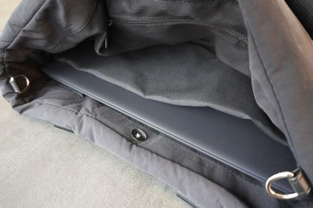 【3COINS ペアレンツBAG】内ポケットには15.6インチのノートパソコンが入ります◎