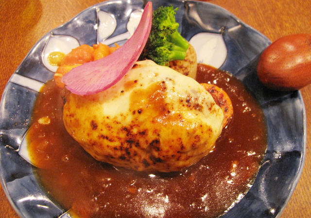 『俺のハンバーグ  ～フォアグラチーズ in ハンバーグ～』