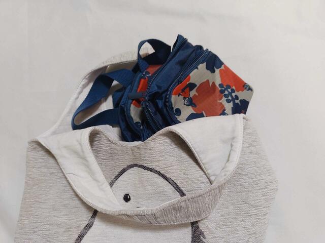 コンパクトに折りたたんでバッグに入れて、持ち運ぶことも可能