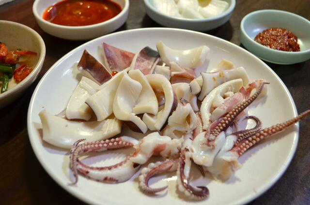 「チェ・ウネ スンデクッ」の茹でイカ