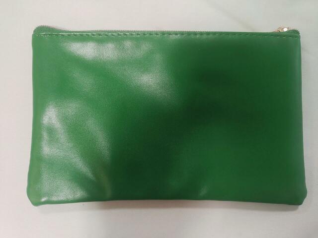 裏面はグリーン