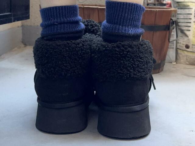 【niko and... オリジナルフェイクムートンモカシンブーツ】後ろから見てもモコモコ感があってかわいい♪