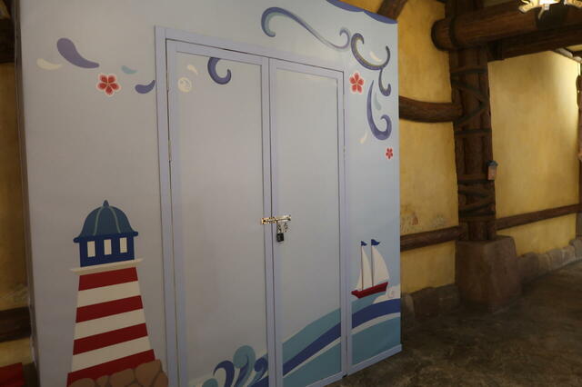 ダッフィー&フレンズの「トライバル・テーブル」店内