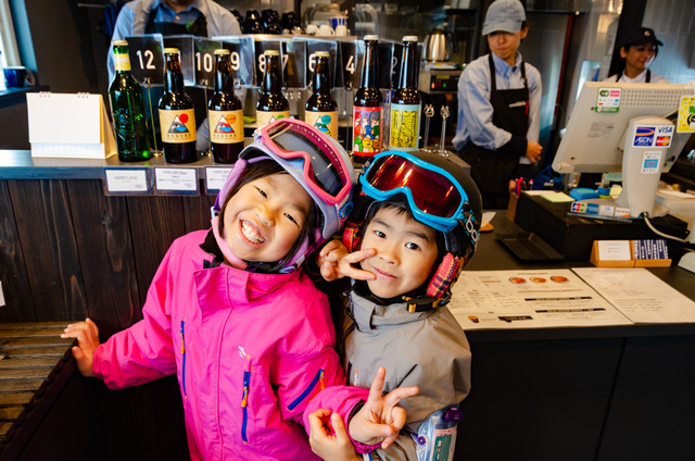 THE CITY BAKERY｜HAKUBA MOUNTAIN HARBOR｜白馬岩岳スノーフィールド（子どもモデルのスノーウェア提供：ISBJÖRN）