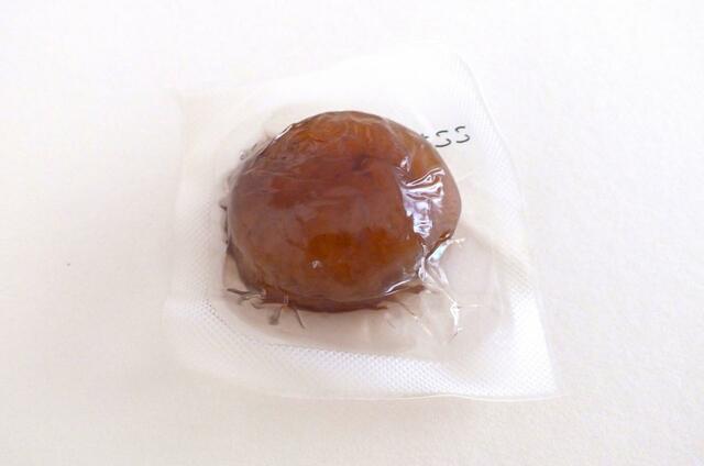 【カルディ　マロングラッセ コンフット】真空パックなのでおいしさがキープされています