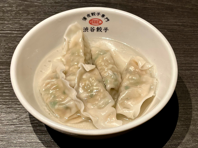 【渋谷餃子 新宿西口店】爽やかな喉越しを味わえる水餃子