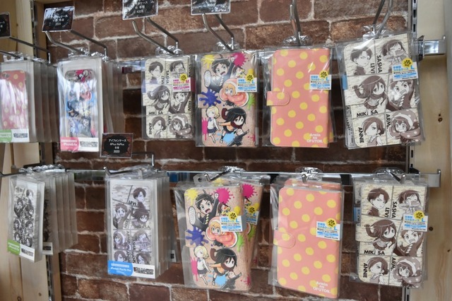 携帯ケースは可愛い感じ