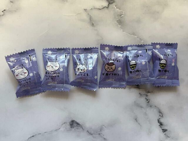 裏面にはキャラクター紹介入り♪