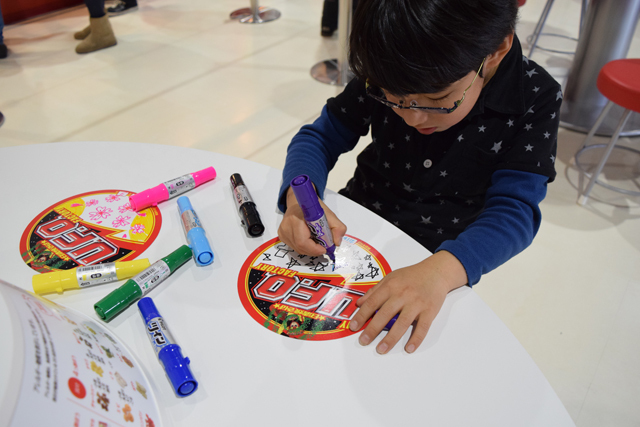 「FOOD factory」／マイU.F.O.ファクトリー。日清焼そばU.F.O.のパッケージに絵を書いたら…