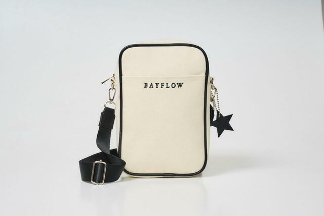 【BAYFLOWショルダーバッグ（アイボリー）】『BAYFLOW ペットボトルがタテに入る! LOGO SHOULDER BAG BOOK IVORY special package』
