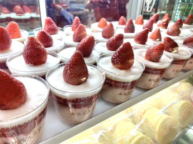 〈ムッシュ マスノ アルパジョン〉「あまおう苺のいちごミルクプリン」（800円）