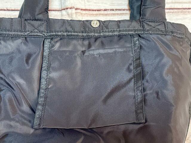 【カルディ コーヒー福袋豪華セット】内側は裏地付き。ポケットは吊りタイプのものが1つ付いています