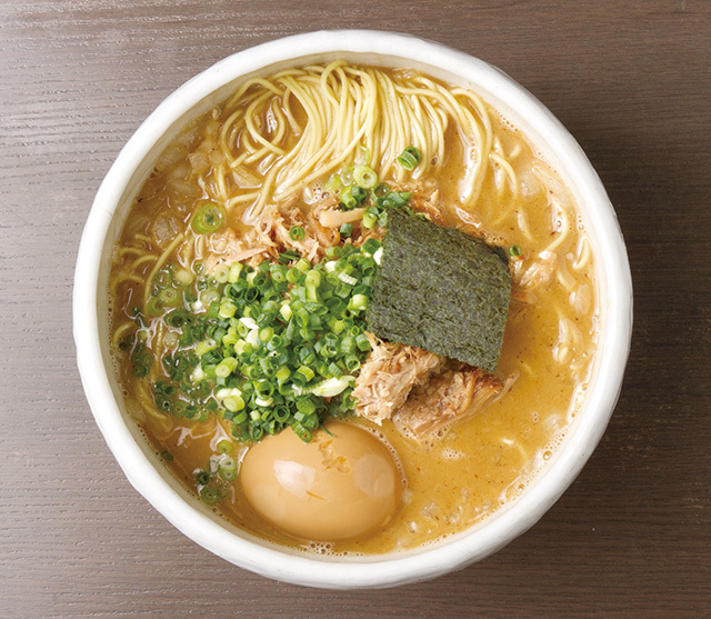 俺の空　掛け豚そば＋味玉子（トンコツ醤油） 900円 