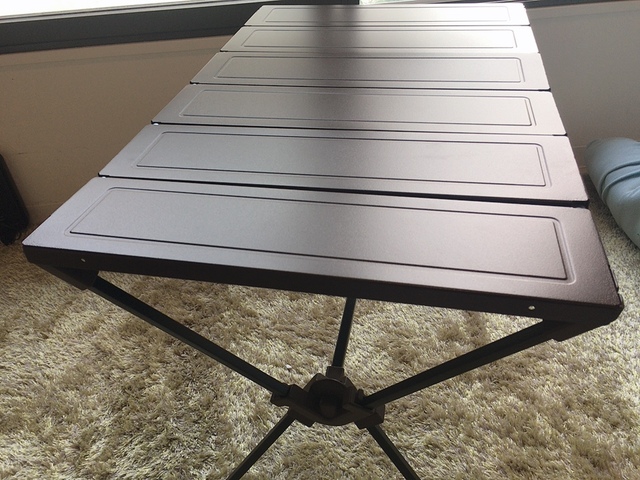 【ワークマン ワイド耐熱フィールドテーブル】天板を載せたら完成！5分もかからず組み立てられます