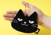 ボールチェーン付きなので、キーホルダーとしても楽しめる【東京ばな奈の黒猫「ぶにゃんこ」】