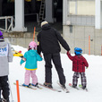 今度は4歳児も一緒に。実はスキー経験1回のみ｜Snow Country Instructors