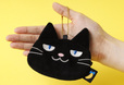 ボールチェーン付きなので、キーホルダーとしても楽しめる【東京ばな奈の黒猫「ぶにゃんこ」】