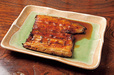 鯉とうなぎのまるます家 総本店（赤羽） うなぎの蒲焼き 1800円 国産の養殖うなぎを香ばしく焼き上げた蒲焼きもおすすめ。
