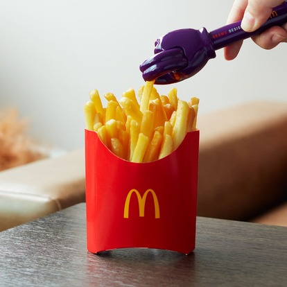 マクドナルドの福袋2025】“金のマックカード”も入ってるかも