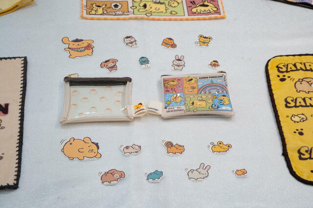 POMPOMPURIN 30th Anniversary フレークシールポーチ1,100円