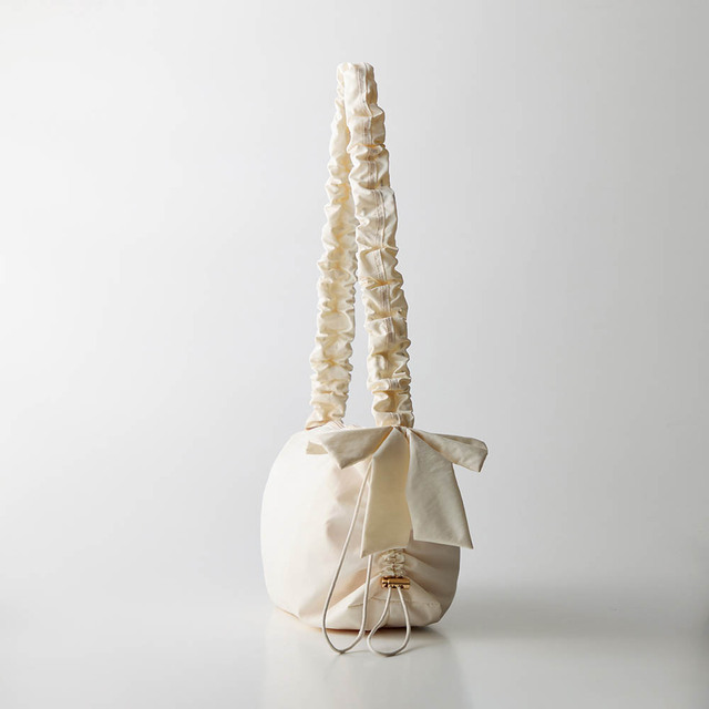 ギャザーリボンショルダーバッグ「ミニー&デイジー」|¥4,490 (税込)