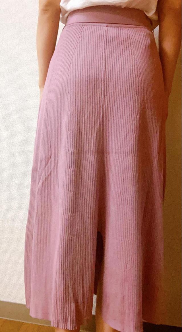 【GU　リブニットベルテッドスカートZ＋E】ウエストを絞れるので後ろのシルエットも綺麗