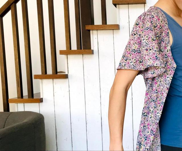 【GU フラワープリントレースアップワンピース】フロントボタンを外せばカーディガンとしても着回せます